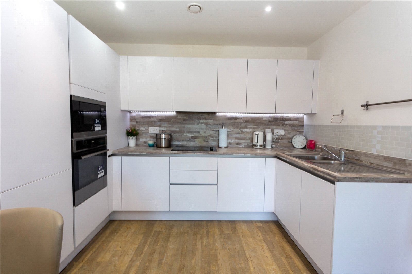 Flat Naomi Street in Greater London