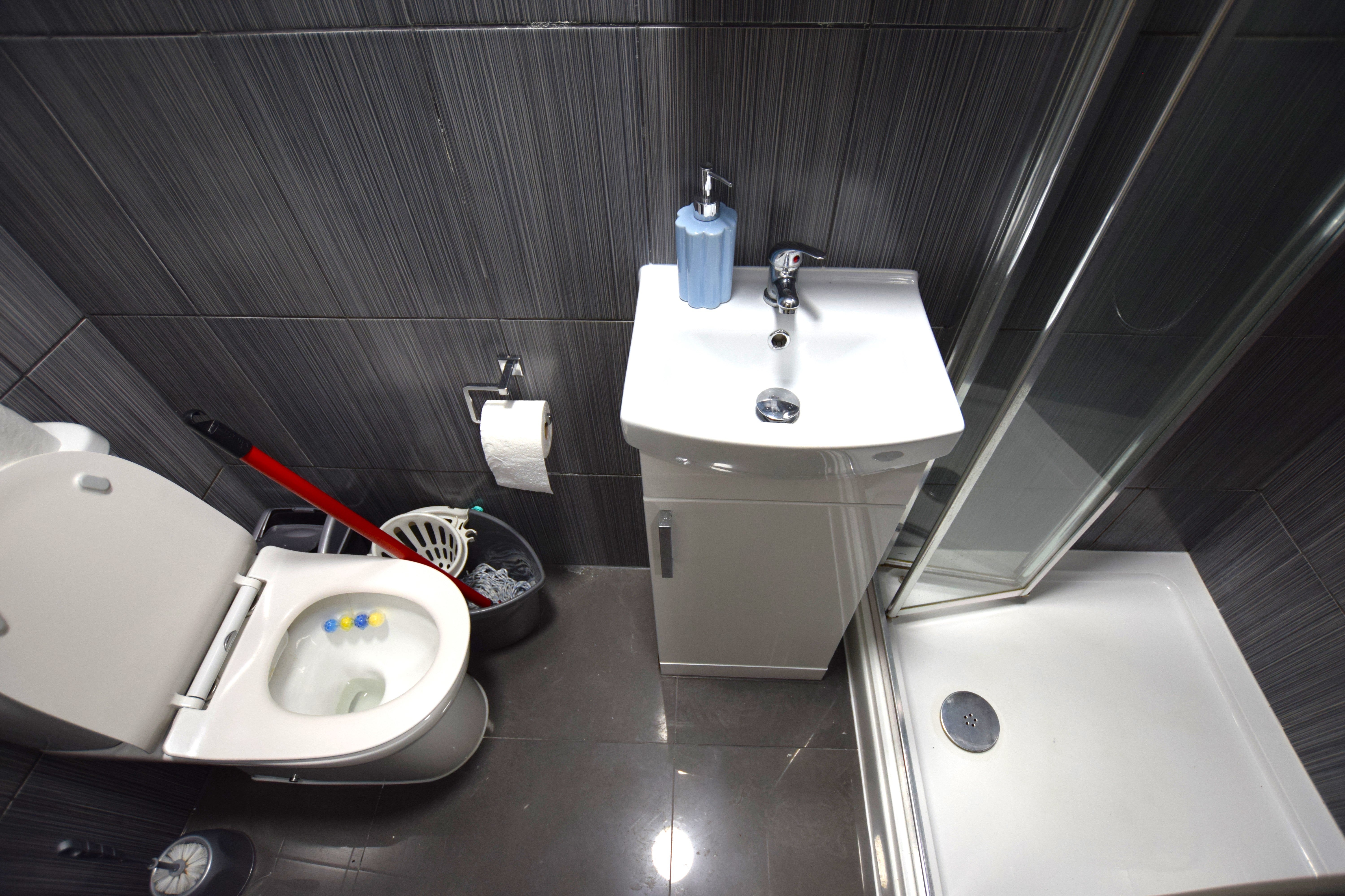 Room Thorold Road in Greater London