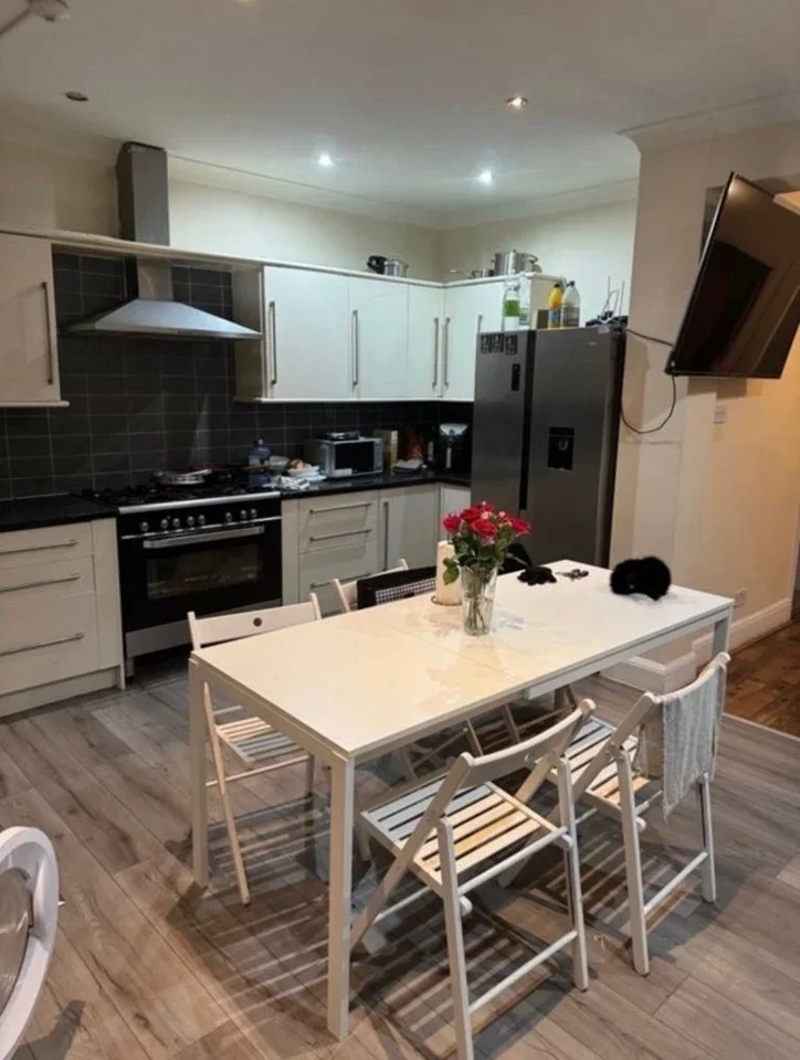 Room Dawlish Drive in Greater London