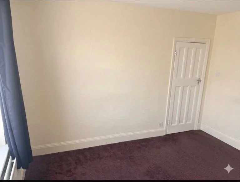 Room Dawlish Drive in Greater London