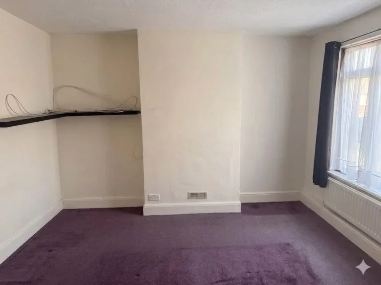 Room Dawlish Drive in Greater London