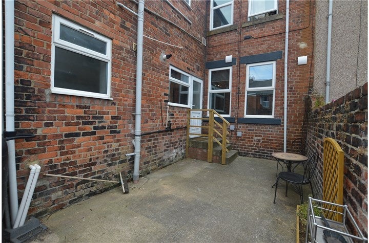 Flat Chillingham Road in Newcastle upon Tyne