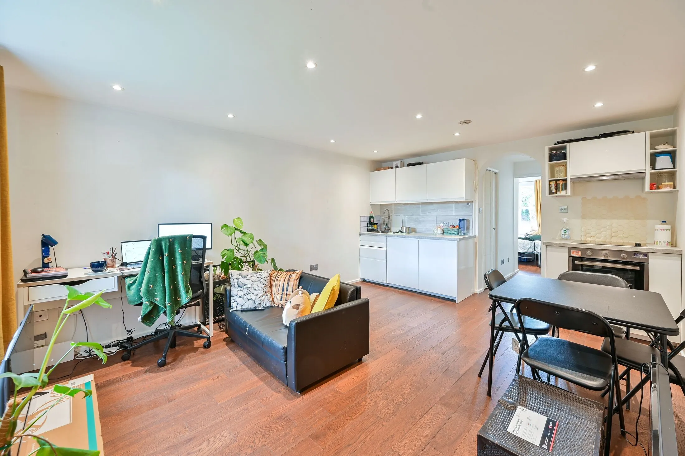 Flat Oxley Close in Greater London