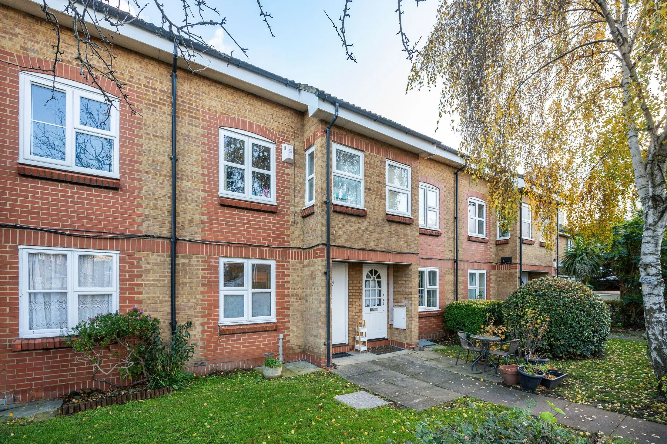 Flat Oxley Close in Greater London