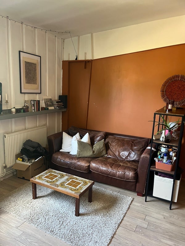 Room Grosvenor Way in Greater London