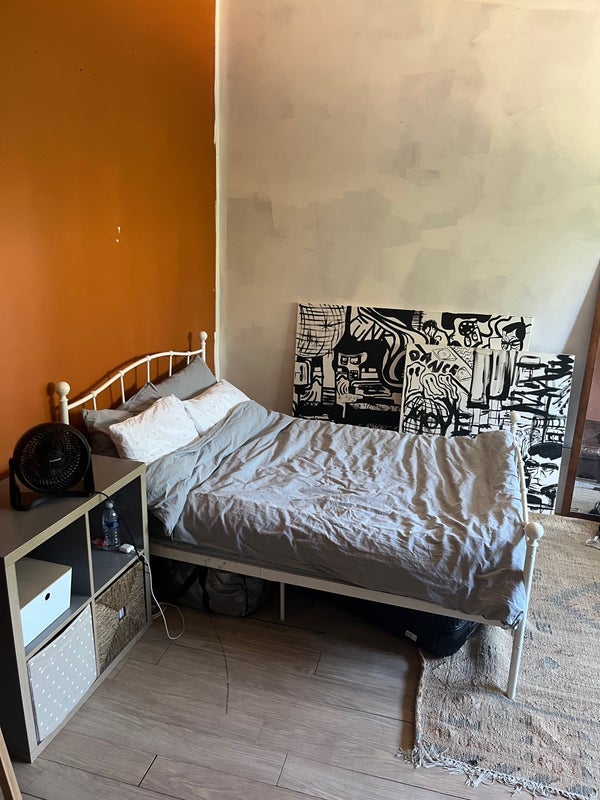 Room Grosvenor Way in Greater London