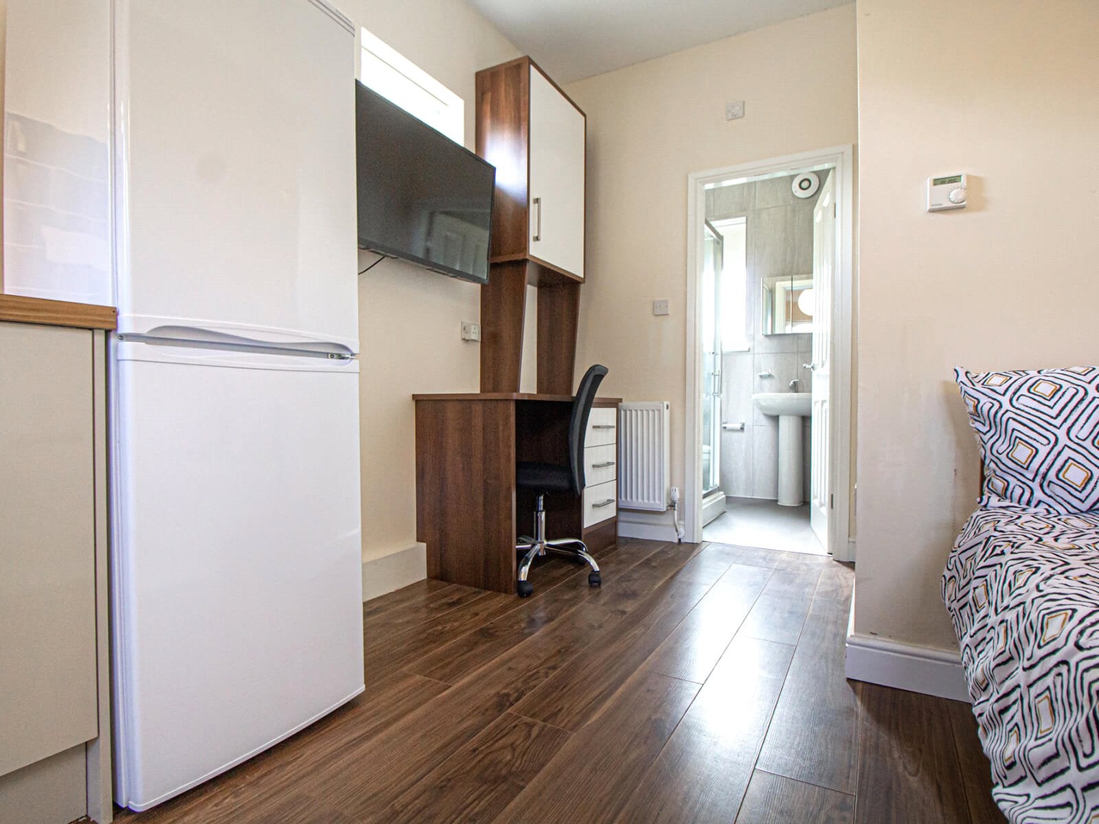 Room Clarendon Road in Leeds