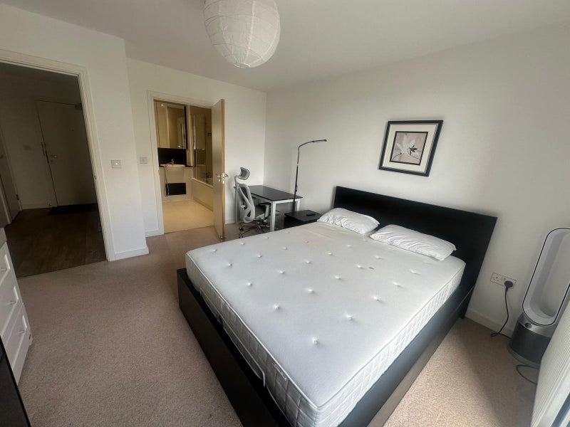 Room Bramwell Way in Greater London