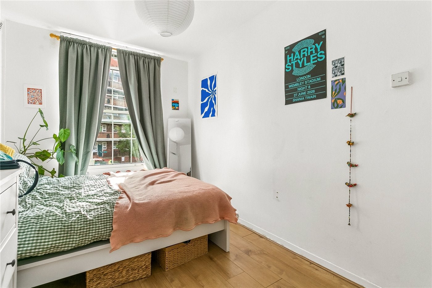 Flat Pembury Road in Greater London