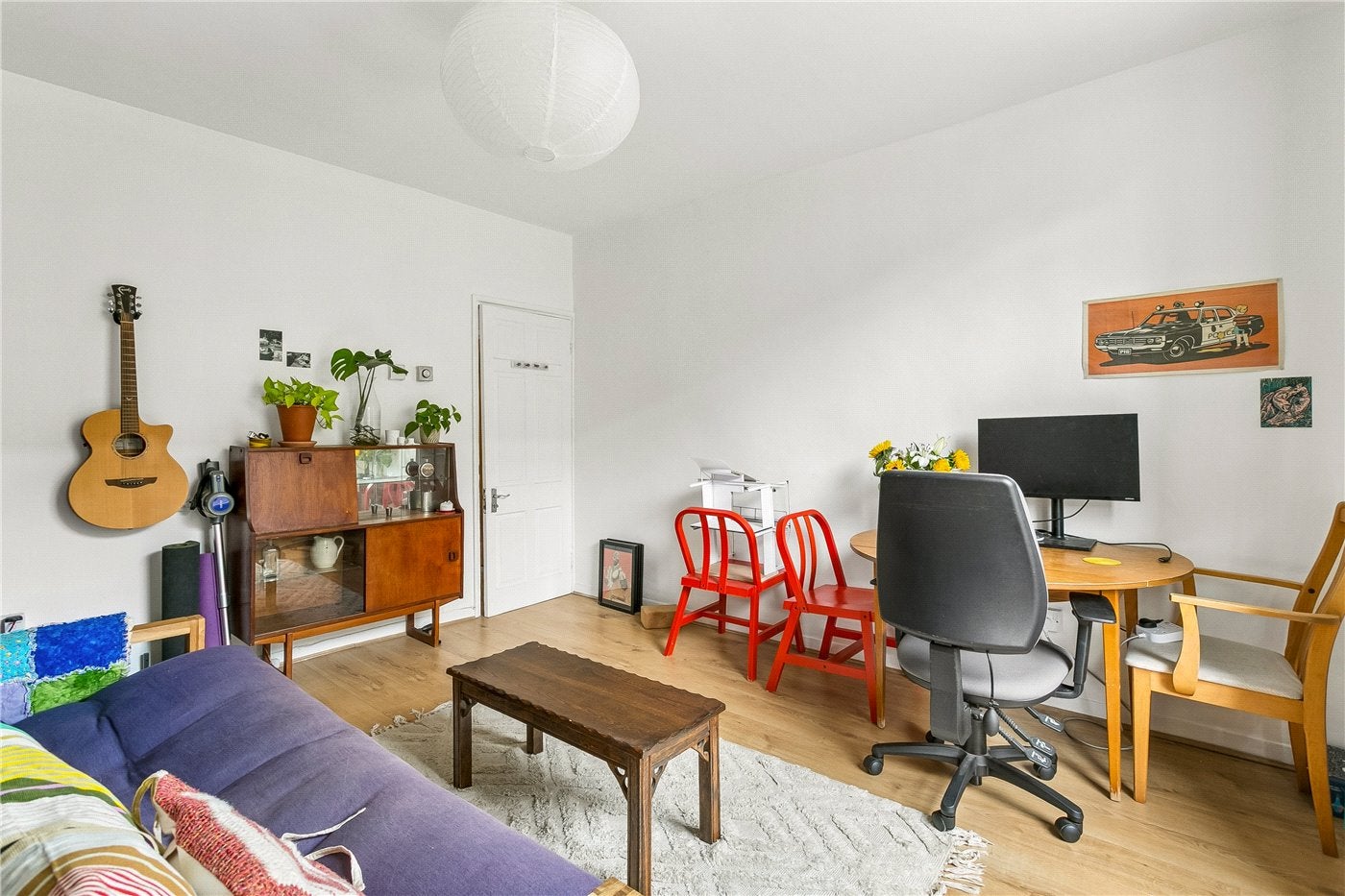 Flat Pembury Road in Greater London