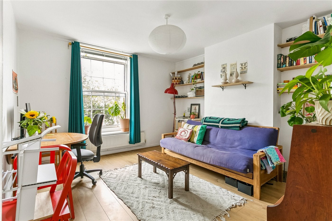 Flat Pembury Road in Greater London