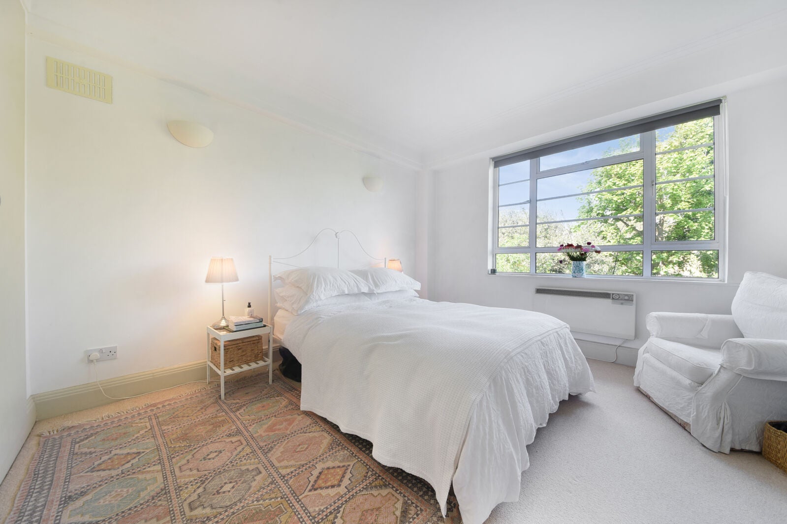 Flat Wimbledon Hill Road in Greater London
