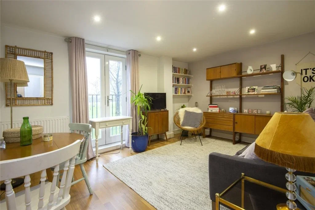 Flat Cadogan Terrace in Greater London