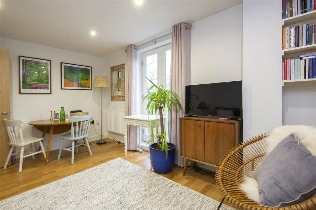 Flat Cadogan Terrace in Greater London