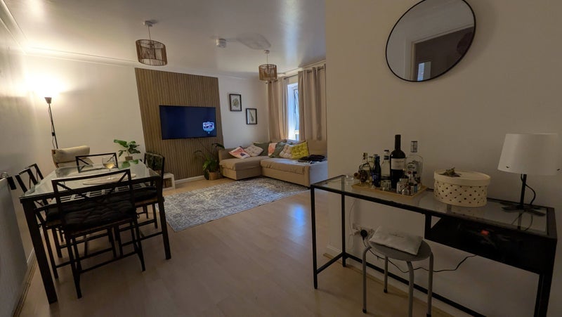 Room Wesley Avenue in Greater London