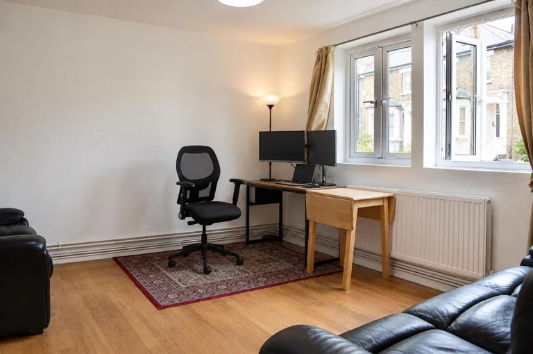 Flat Aldine Place in Greater London