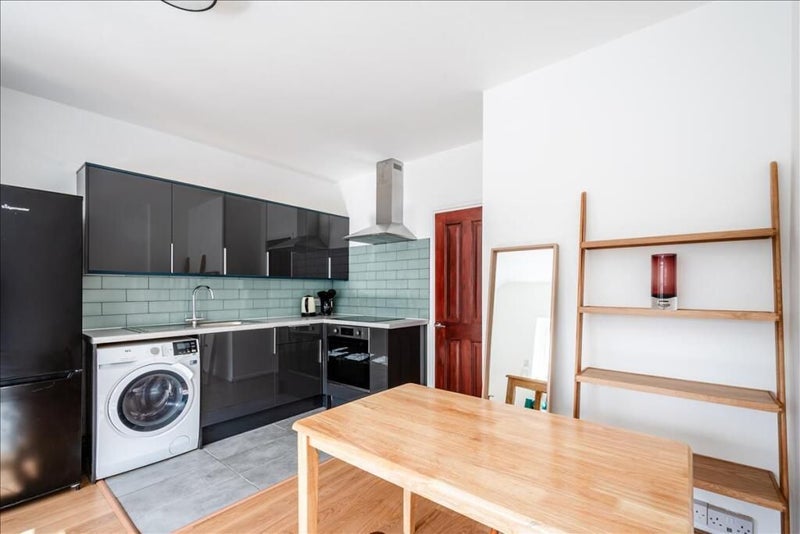Room Churchway in Greater London