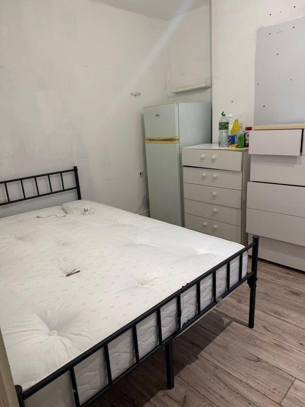 Room Birstall Road in Greater London