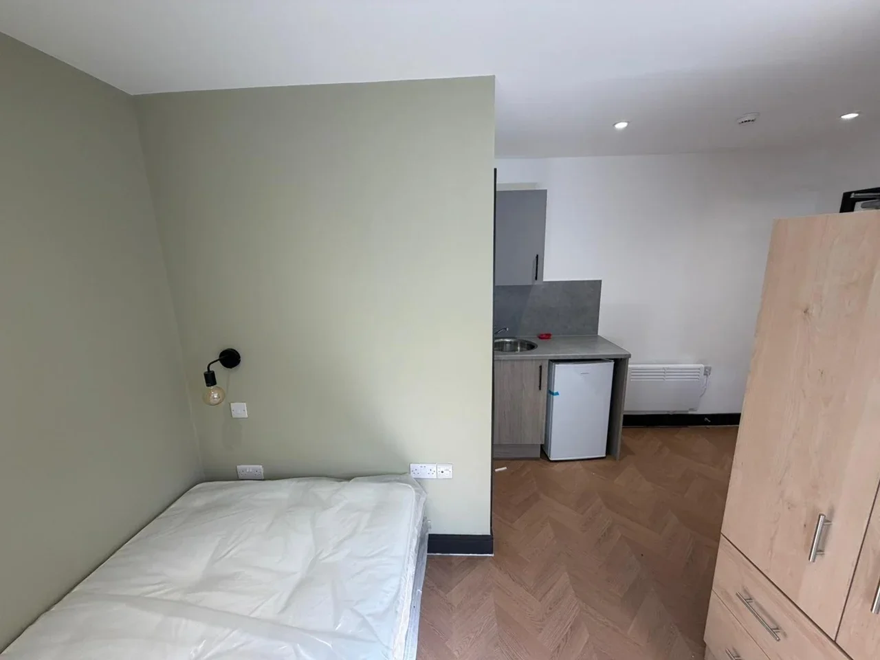Flat Albion Road in Gravesham