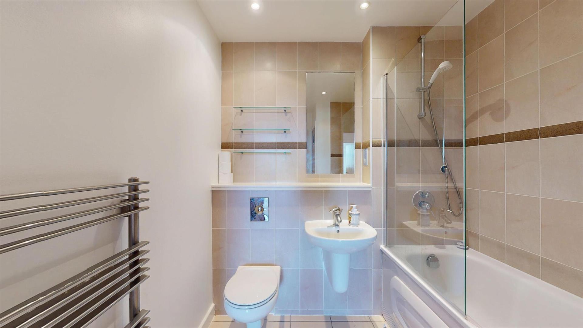 Flat Aberfeldy Street in London
