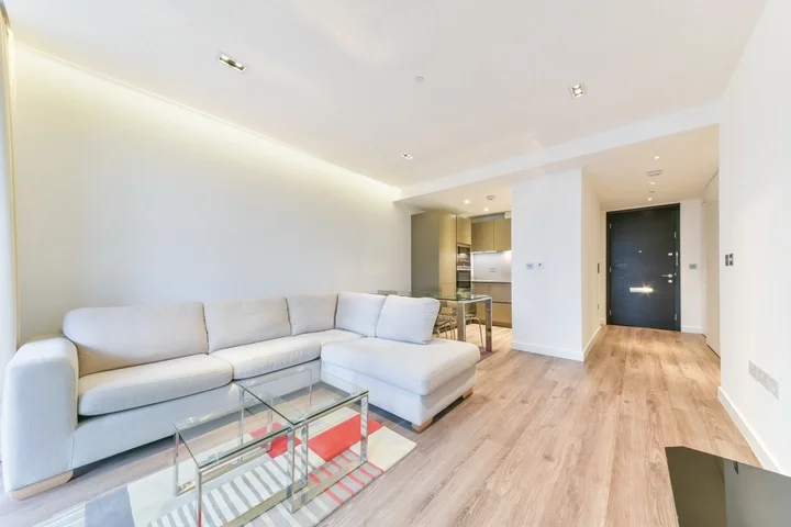 Flat Leman Street in Greater London