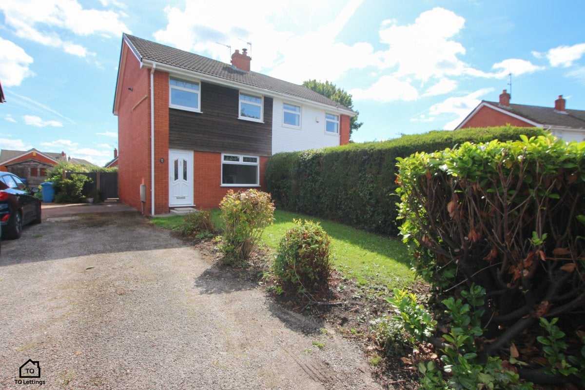 House Clovelly Grove in Runcorn