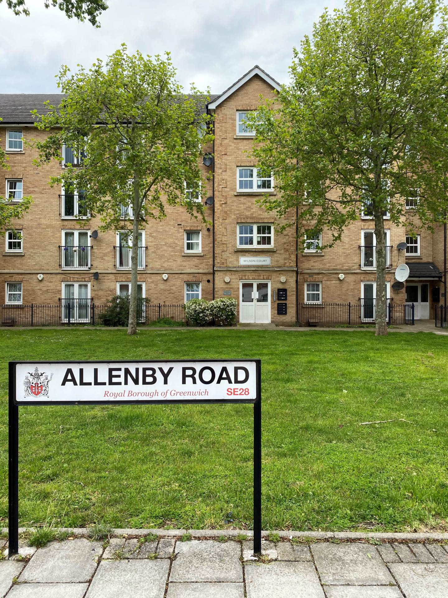 Flat Armstrong Road in Greater London