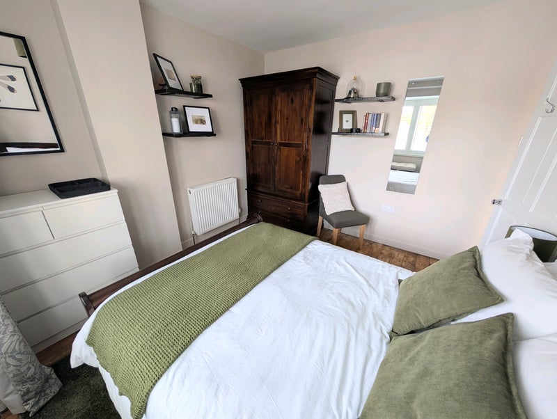 Room Fortescue Road in Poole