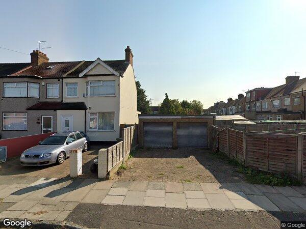 Room Bradley Road in Greater London