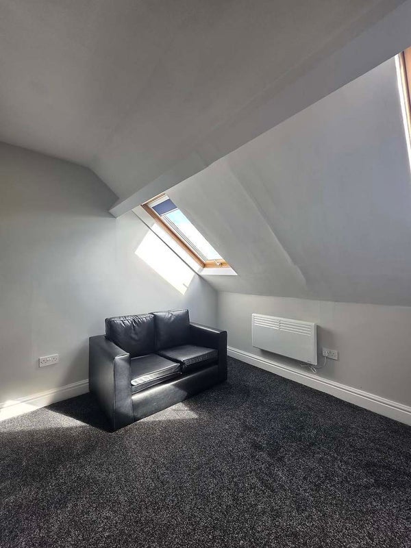 Flat Monthermer Road in Cardiff