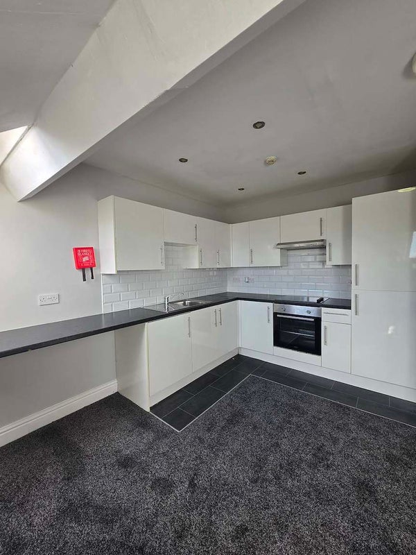 Flat Monthermer Road in Cardiff