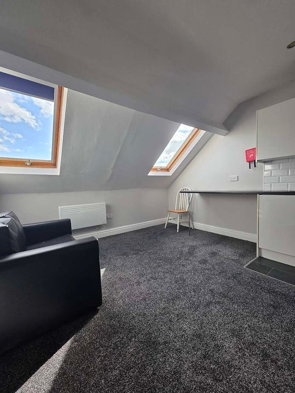 Flat Monthermer Road in Cardiff
