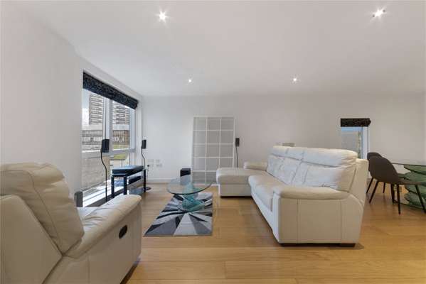 Flat Conington Road in Greater London