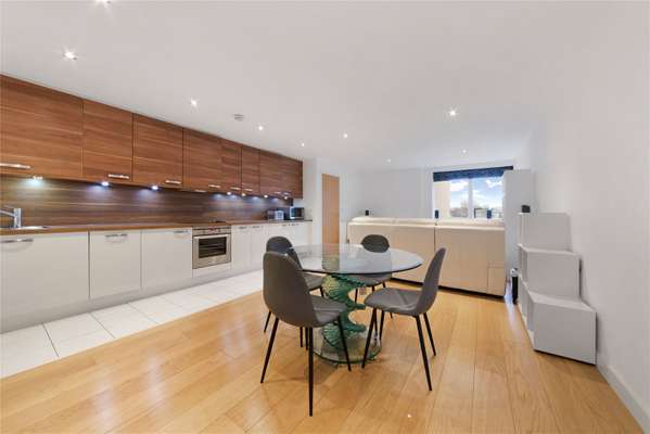 Flat Conington Road in Greater London