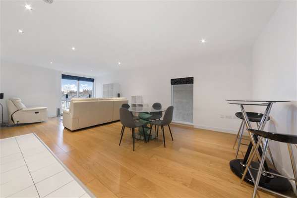 Flat Conington Road in Greater London