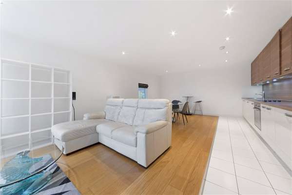 Flat Conington Road in Greater London