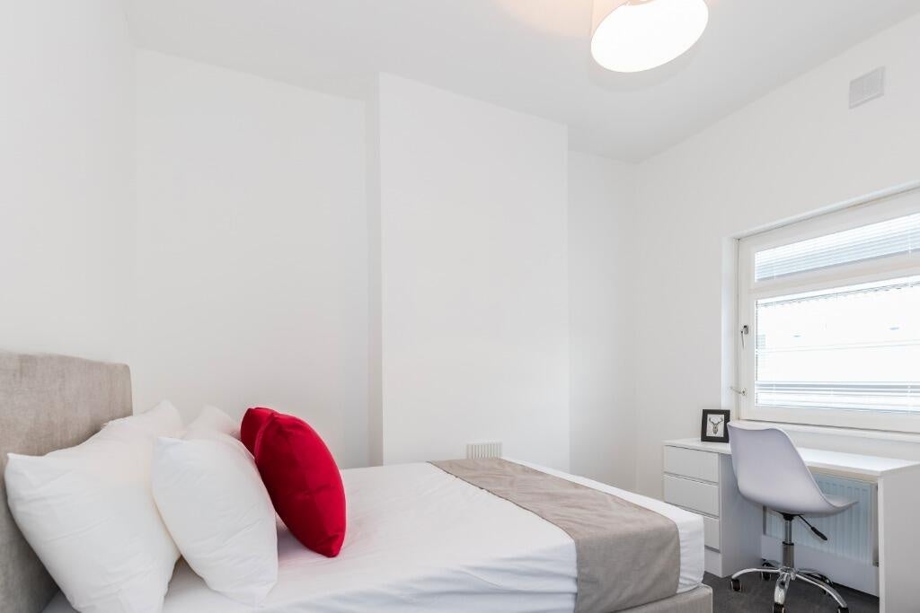 Flat Pershore Avenue in Birmingham