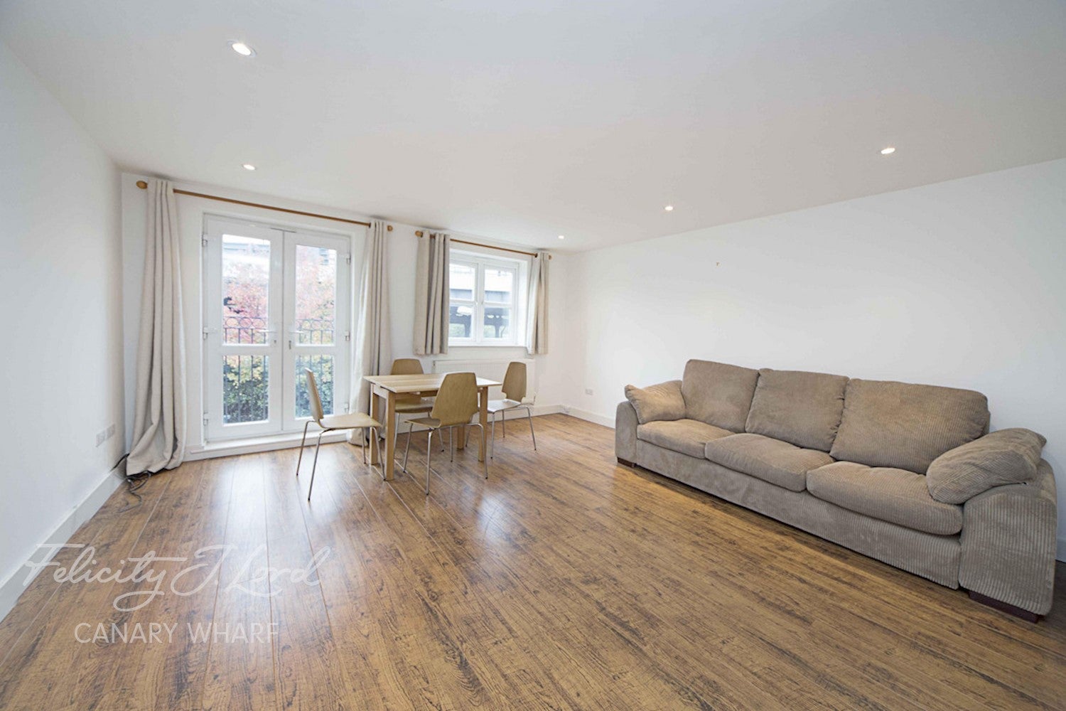 Flat Victoria Dock Road in Greater London