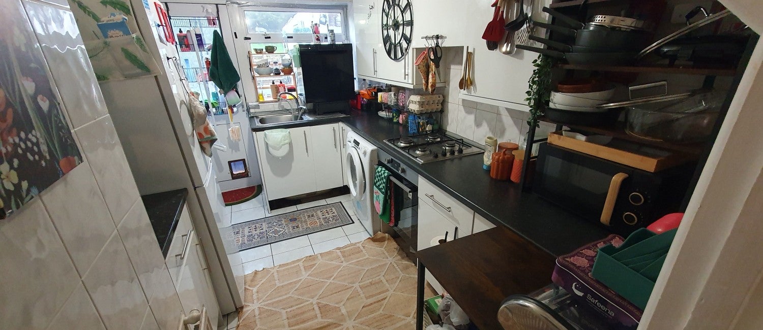 Flat Woolaston Avenue in Cardiff