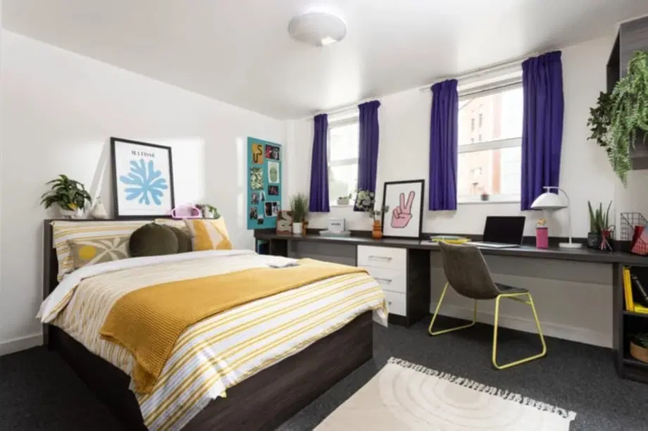 Room Berry Street in Manchester