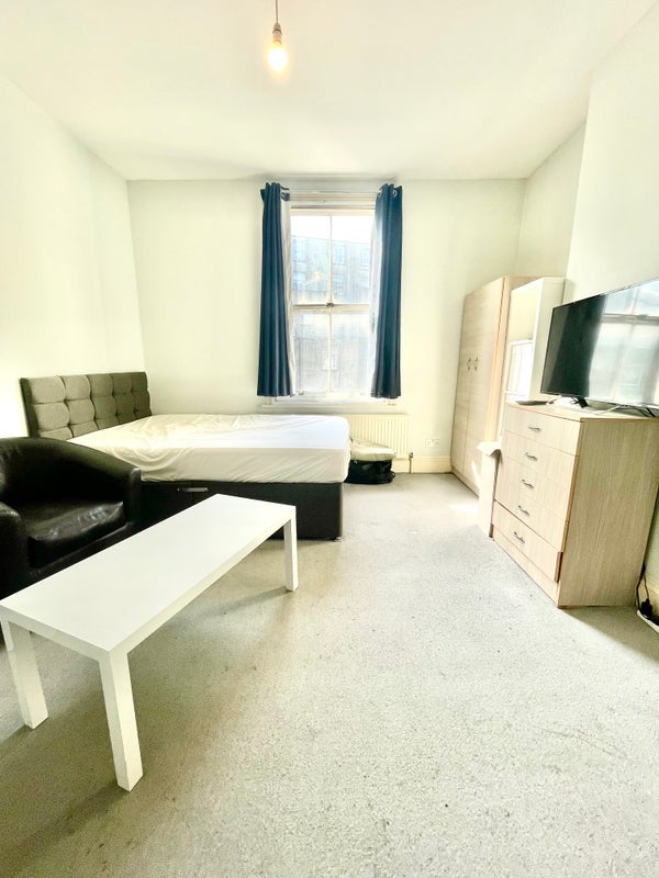 Room Earl's Court Gardens in Greater London