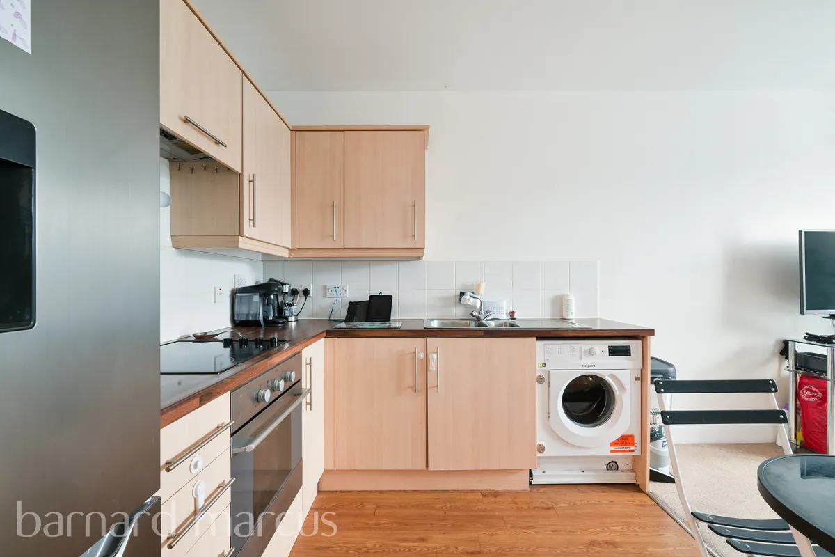 Flat Surrey Street in Greater London