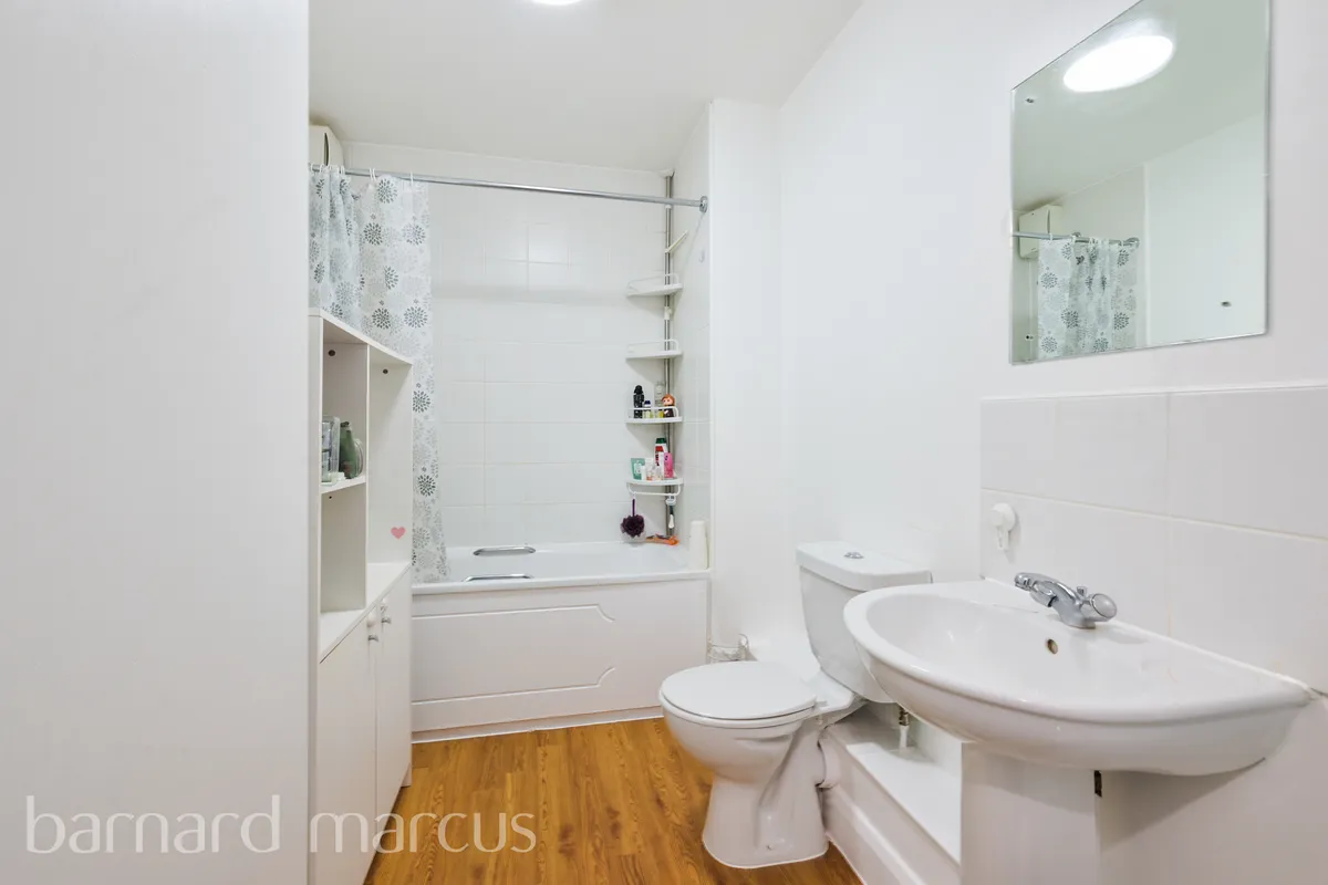 Flat Surrey Street in Greater London