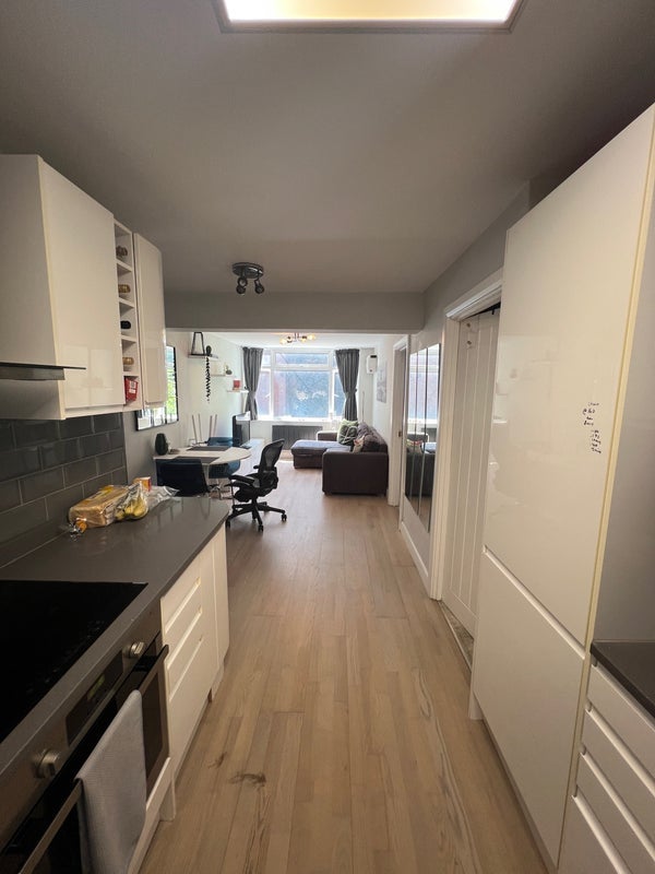 Room Litchfield Avenue in Greater London