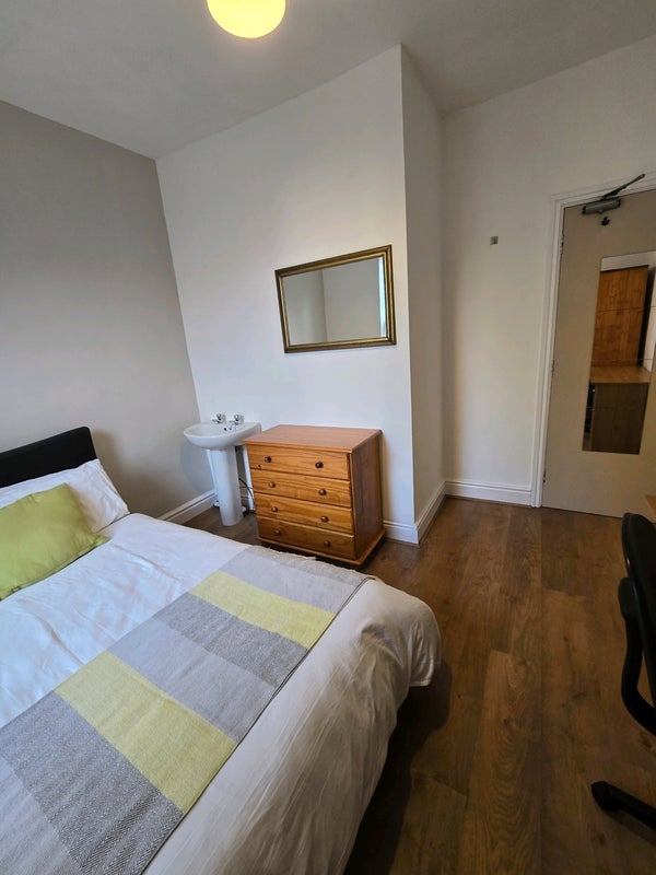 Room Osborne Street in Preston