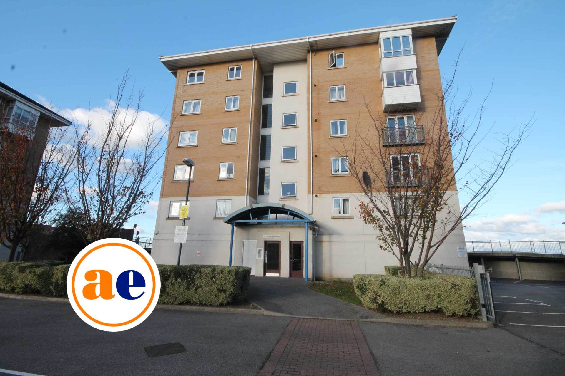 Flat Macarthur Close in Greater London