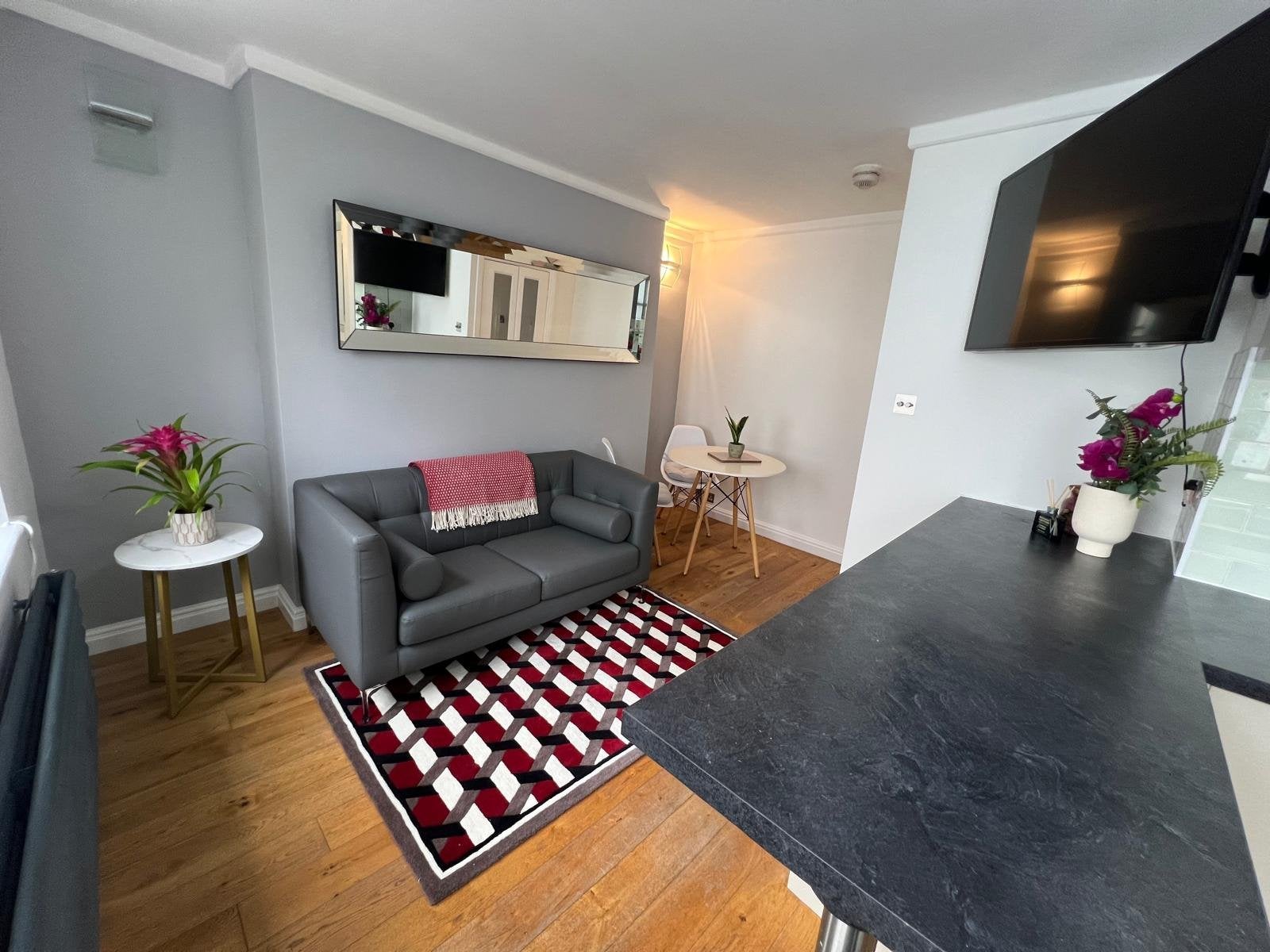 Flat Cleveland Street in Greater London
