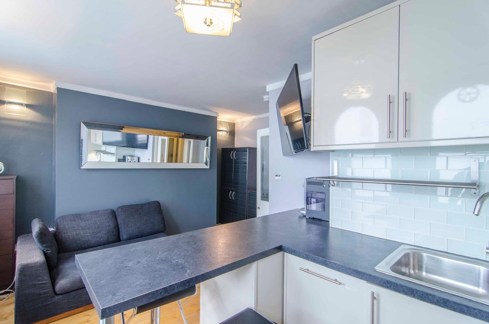 Flat Cleveland Street in Greater London