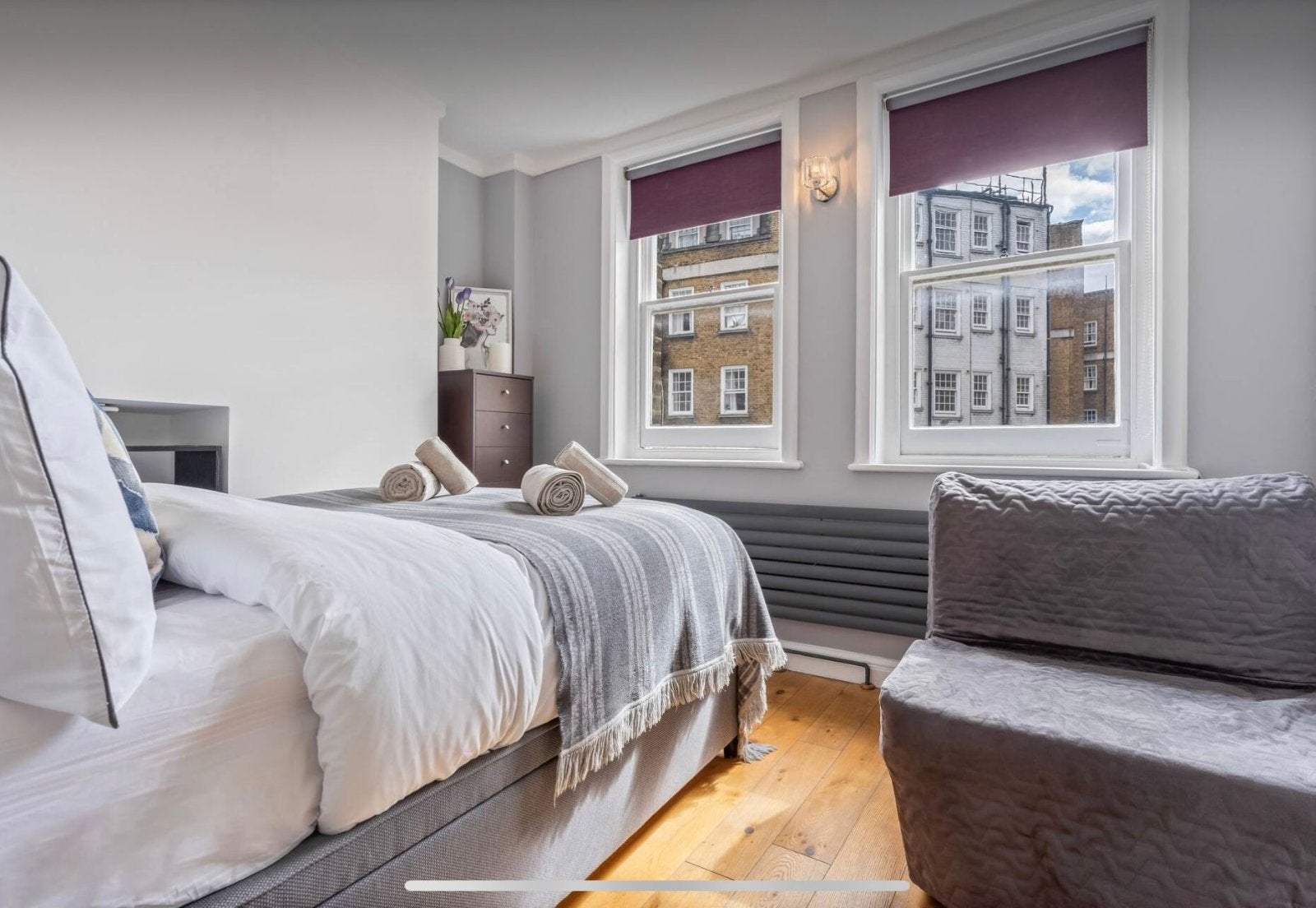 Flat Cleveland Street in Greater London