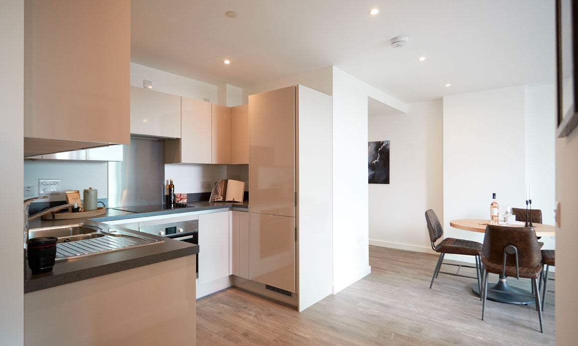 Flat Sutton Court Road in Greater London